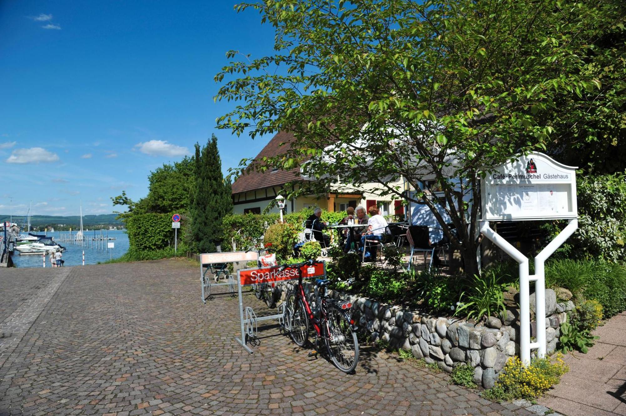 Café Perlmuschel Appartement Iznang