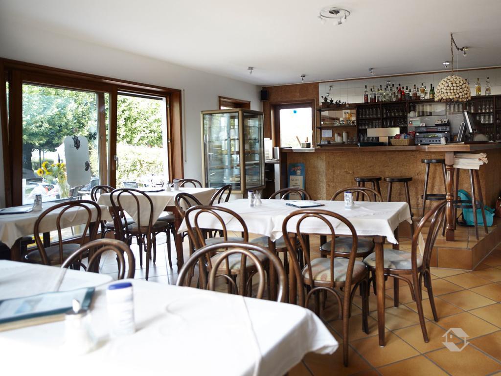 Cafe Perlmuschel Apartment Iznang
